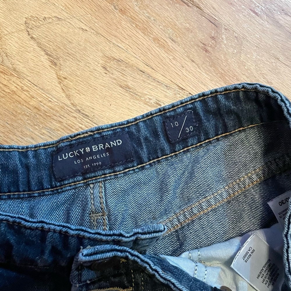 Lucky brand women’s button fly jean shorts - “ the cut off” size 10 / 30 EUC - Picture 3 of 3